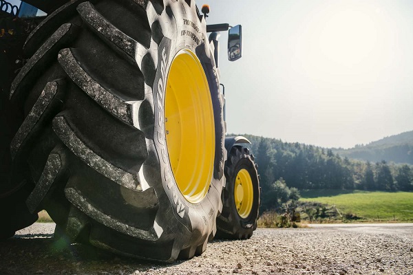 Radial vs. bias ply tyres: What’s best for your agricultural machinery?