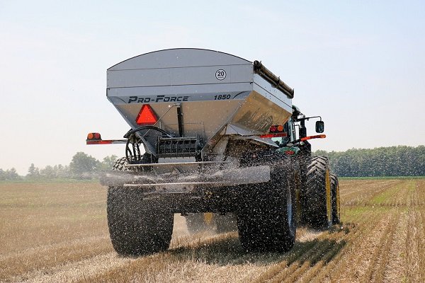Fertilizer spreaders