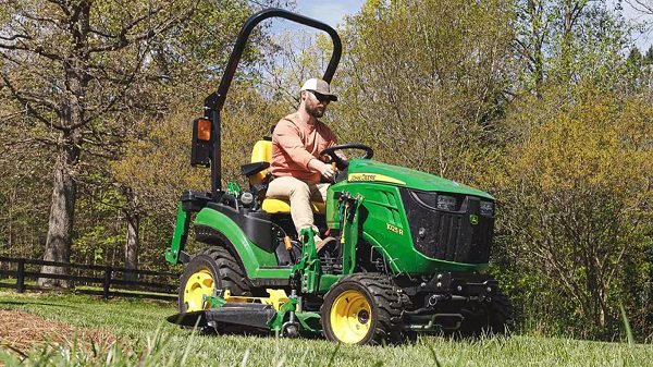 John Deere 1025R