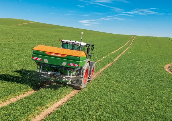 How They Were Built: The World’s First Self-Adjusting Fertiliser Spreader
